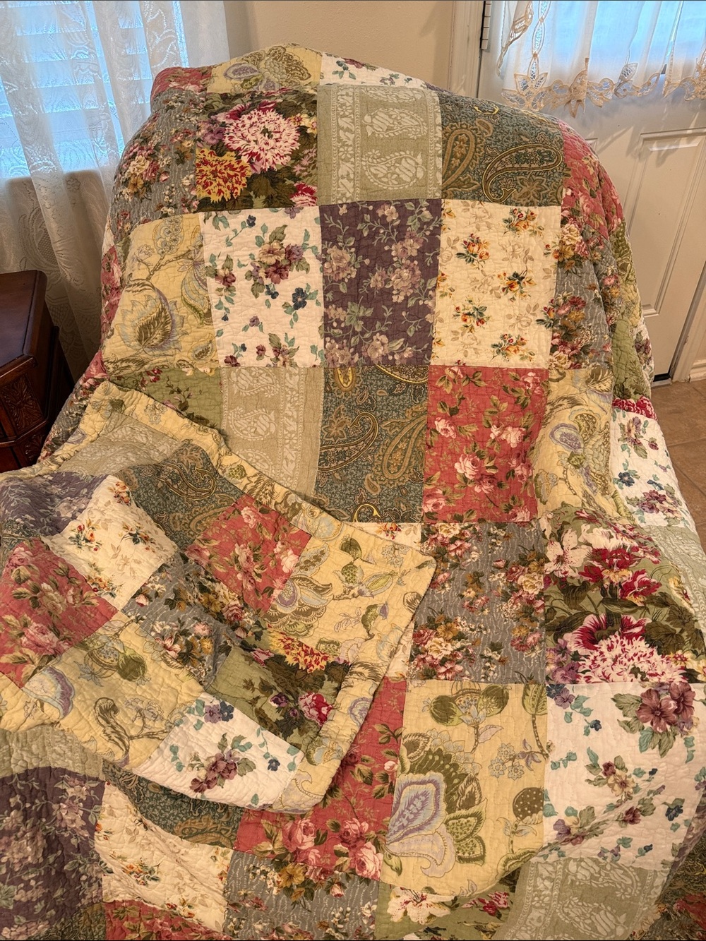 Twin Size Floral Patchwork Quilt and Sham